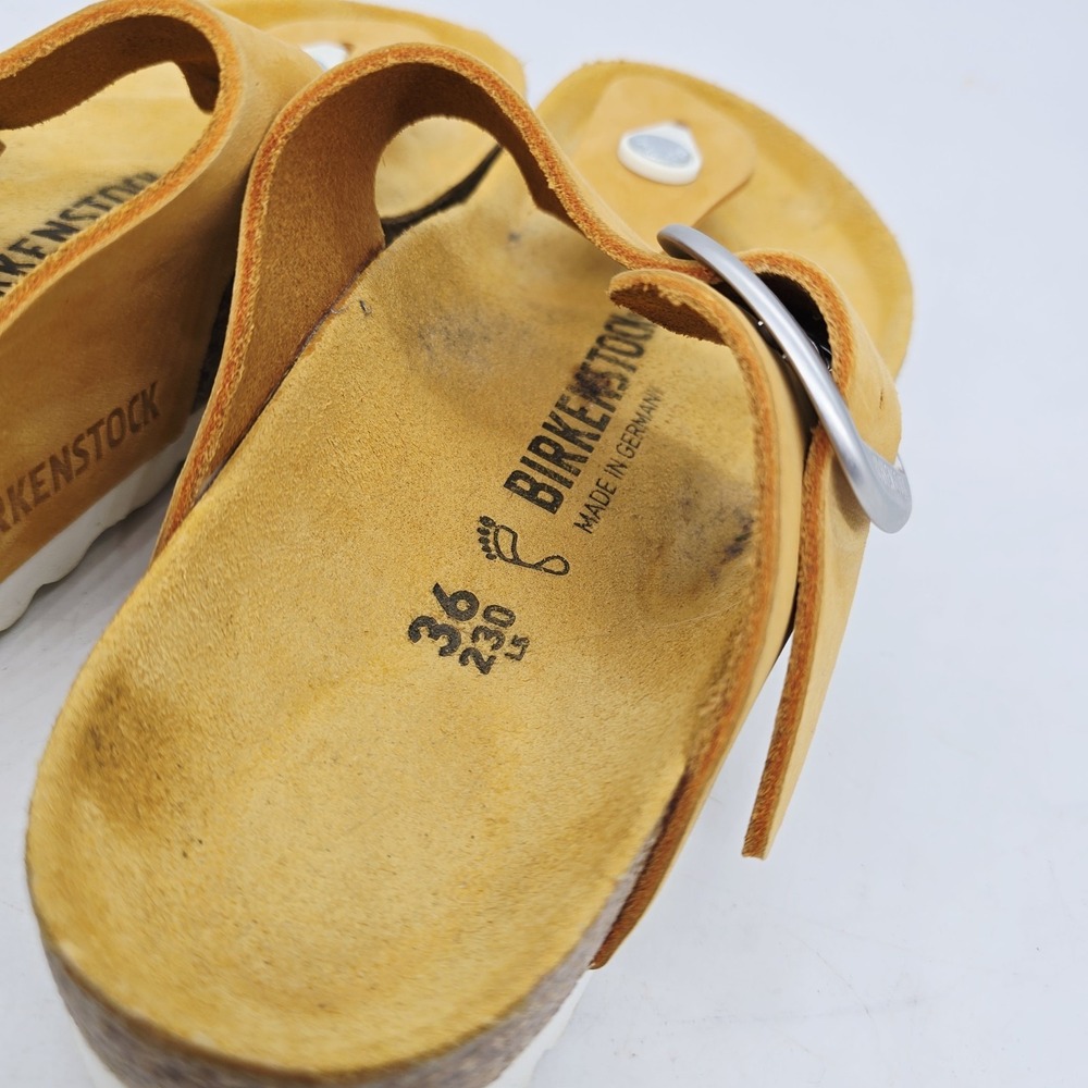 Birkenstock Sandals Womens 5 (36) Gizeh Big Buckle Nubuck Leather Apricot - Picture 6 of 7